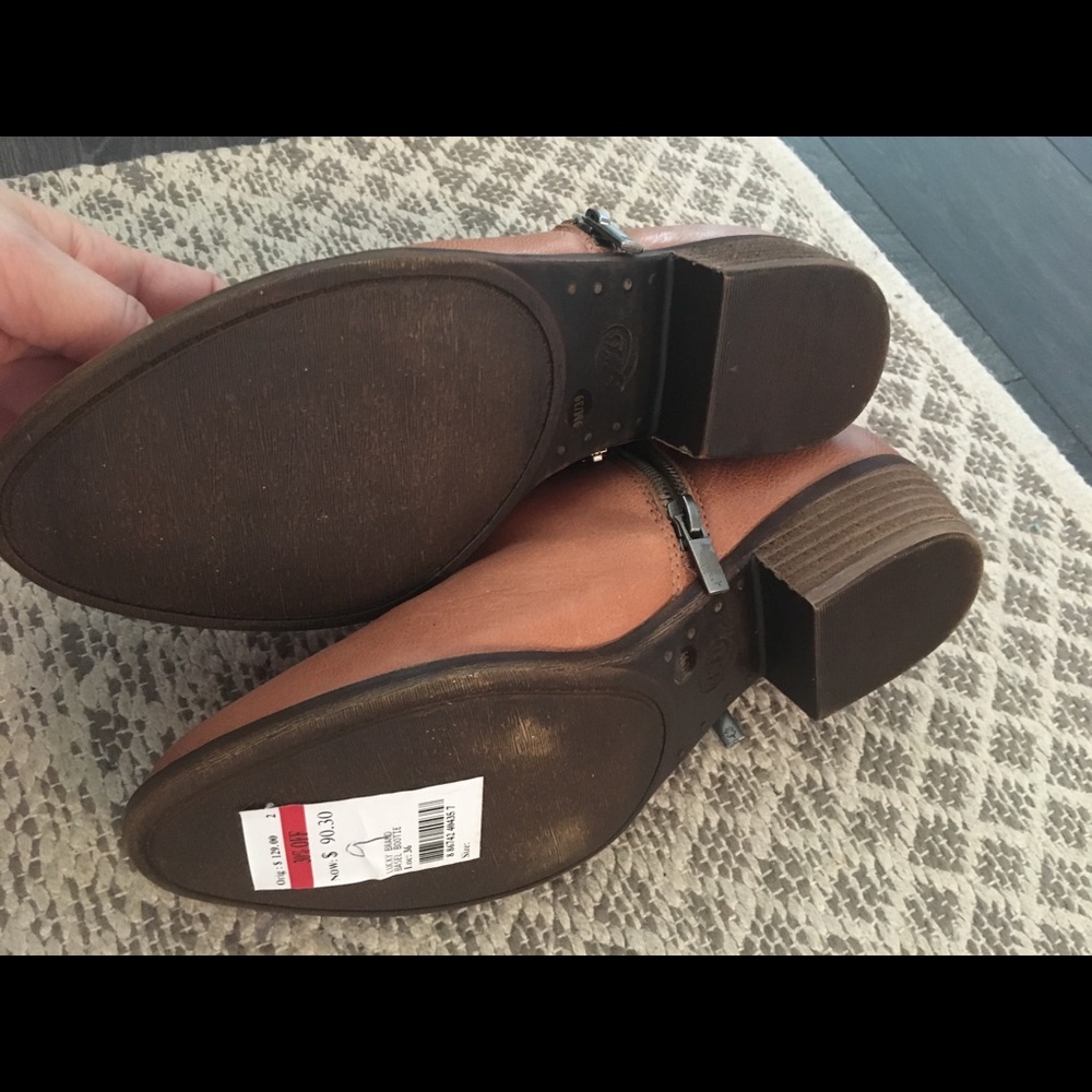 Shoes - Picture 3 of 4